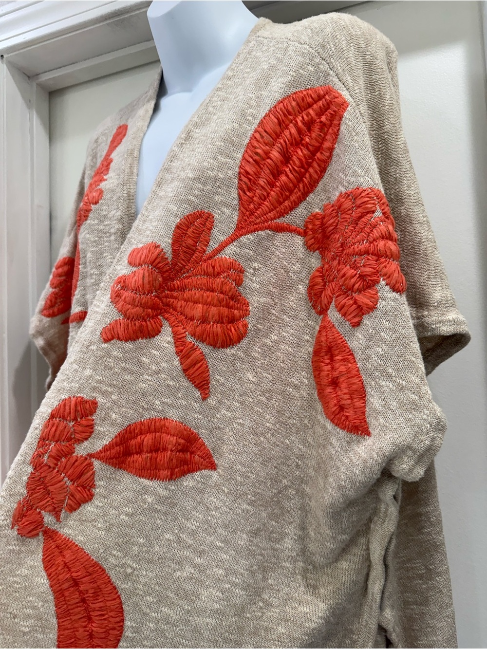 Chico's Beige Ruana Open-Front Cardigan Shrug  Floral Embroidery S/M - Picture 5 of 10
